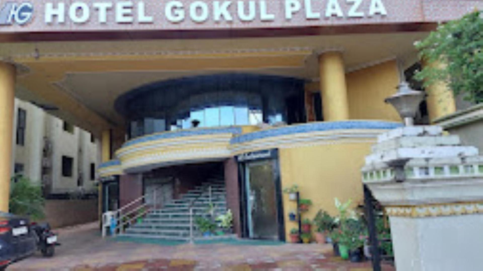 Gokul Plaza Hotel บูบันเนสชวาร์ ภายนอก รูปภาพ